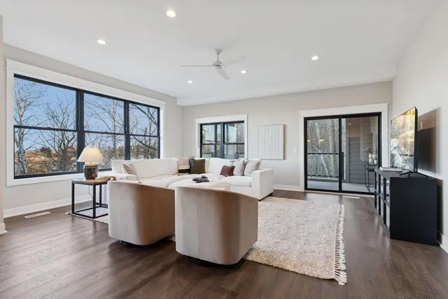 $824,900 | 5754 Shady Oak Road, Unit 1, Minnetonka, MN 55343