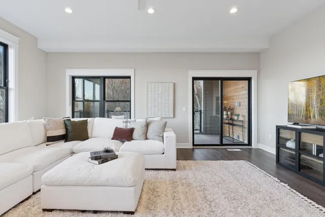 $824,900 | 5754 Shady Oak Road, Unit 1, Minnetonka, MN 55343