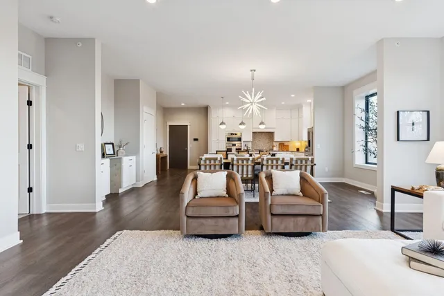 $824,900 | 5754 Shady Oak Road, Unit 1, Minnetonka, MN 55343