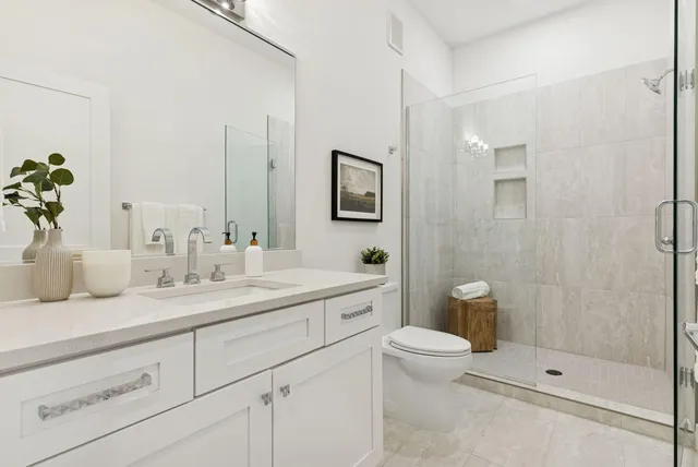 $824,900 | 5754 Shady Oak Road, Unit 1, Minnetonka, MN 55343