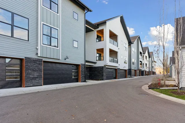 $824,900 | 5754 Shady Oak Road, Unit 1, Minnetonka, MN 55343