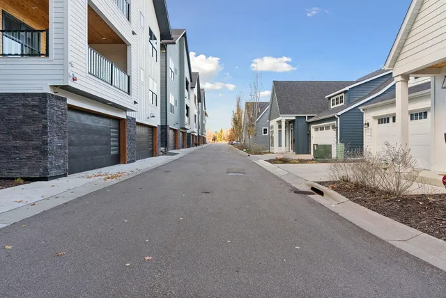 $824,900 | 5754 Shady Oak Road, Unit 1, Minnetonka, MN 55343