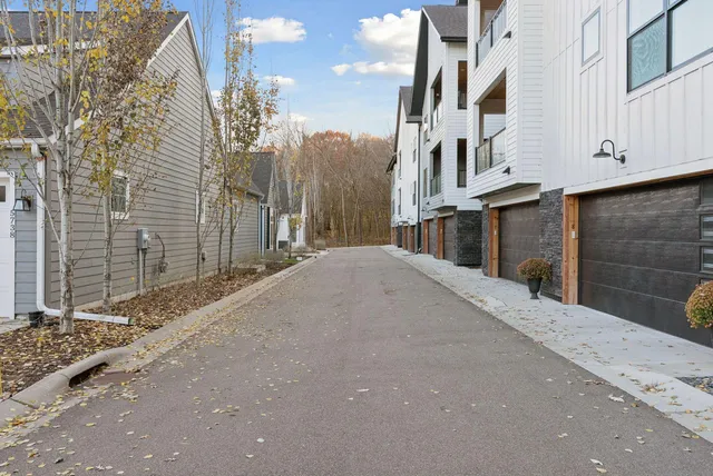 $824,900 | 5754 Shady Oak Road, Unit 1, Minnetonka, MN 55343