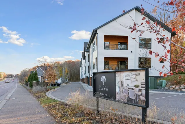 $824,900 | 5754 Shady Oak Road, Unit 1, Minnetonka, MN 55343