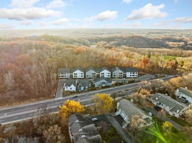 $824,900 | 5754 Shady Oak Road, Unit 1, Minnetonka, MN 55343