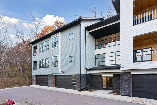 $824,900 | 5754 Shady Oak Road, Unit 1, Minnetonka, MN 55343