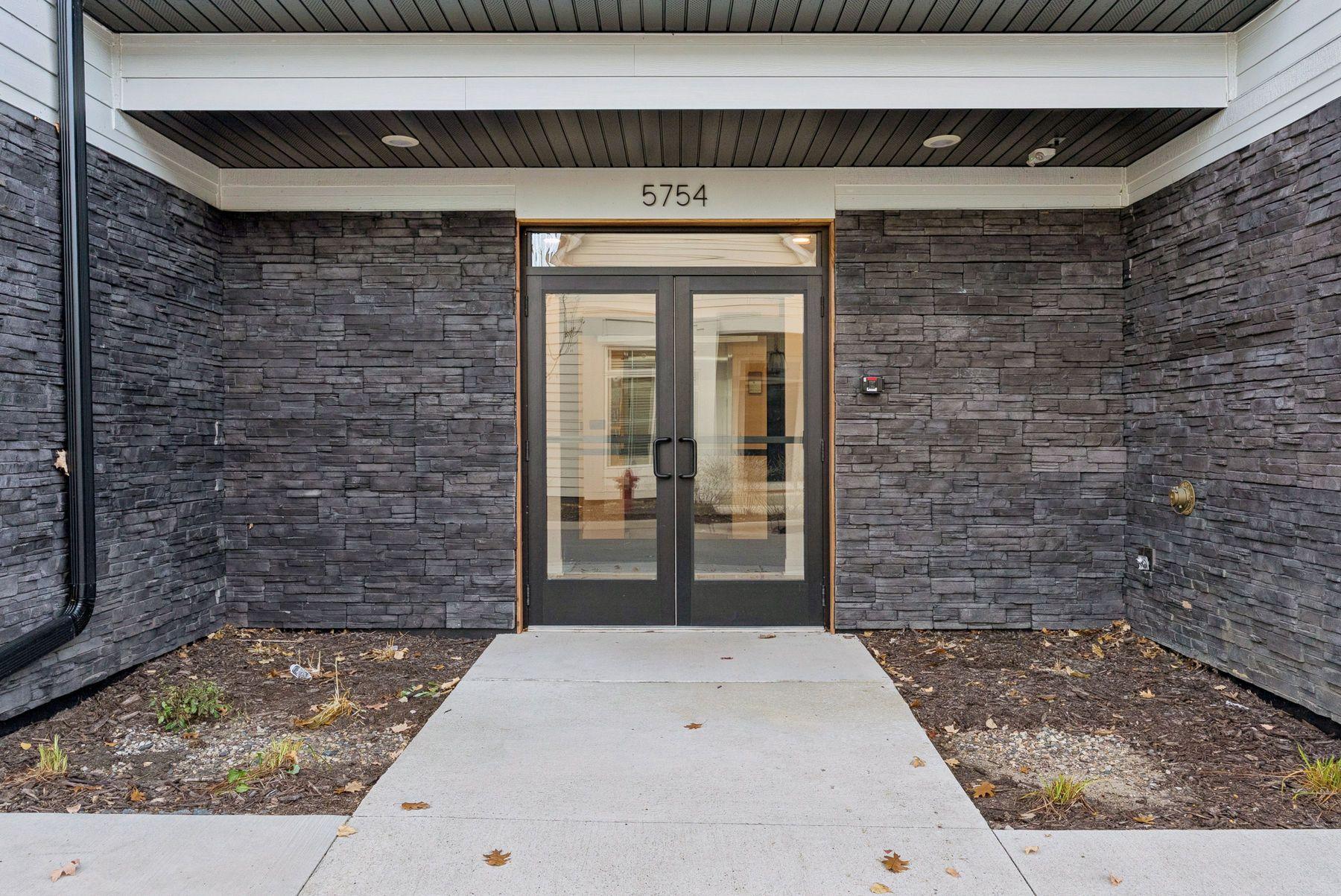 5754 Shady Oak Road, Unit 1 Minnetonka, MN 55343 - Photo 51 of 52