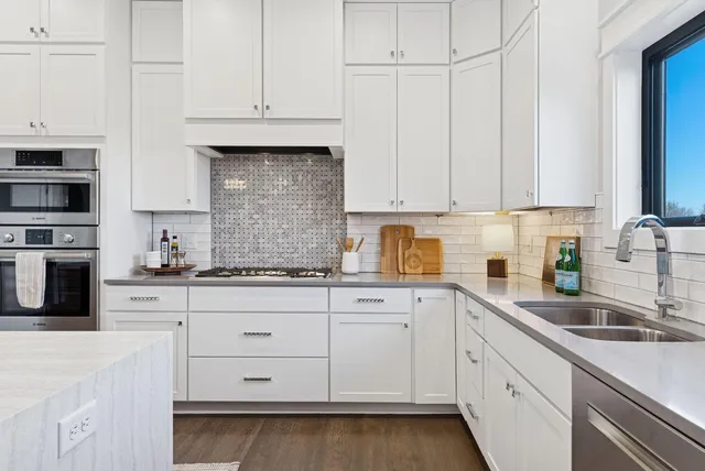 $824,900 | 5754 Shady Oak Road, Unit 1, Minnetonka, MN 55343