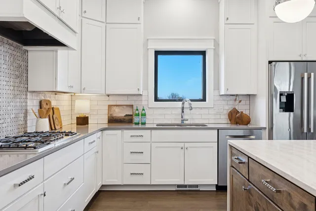 $824,900 | 5754 Shady Oak Road, Unit 1, Minnetonka, MN 55343