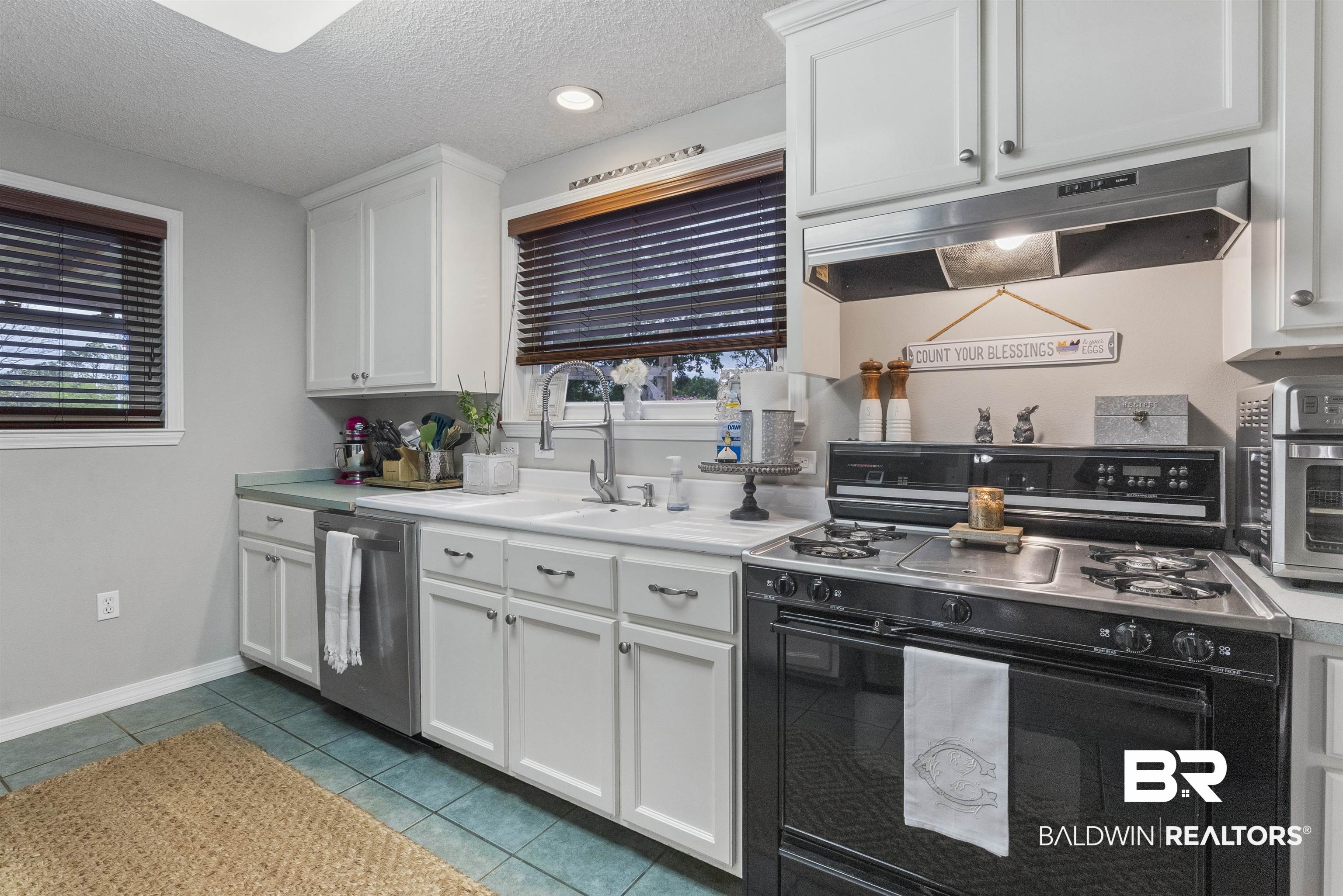 15780 Camellia Road Silverhill, AL 36576 - Photo 10 of 34