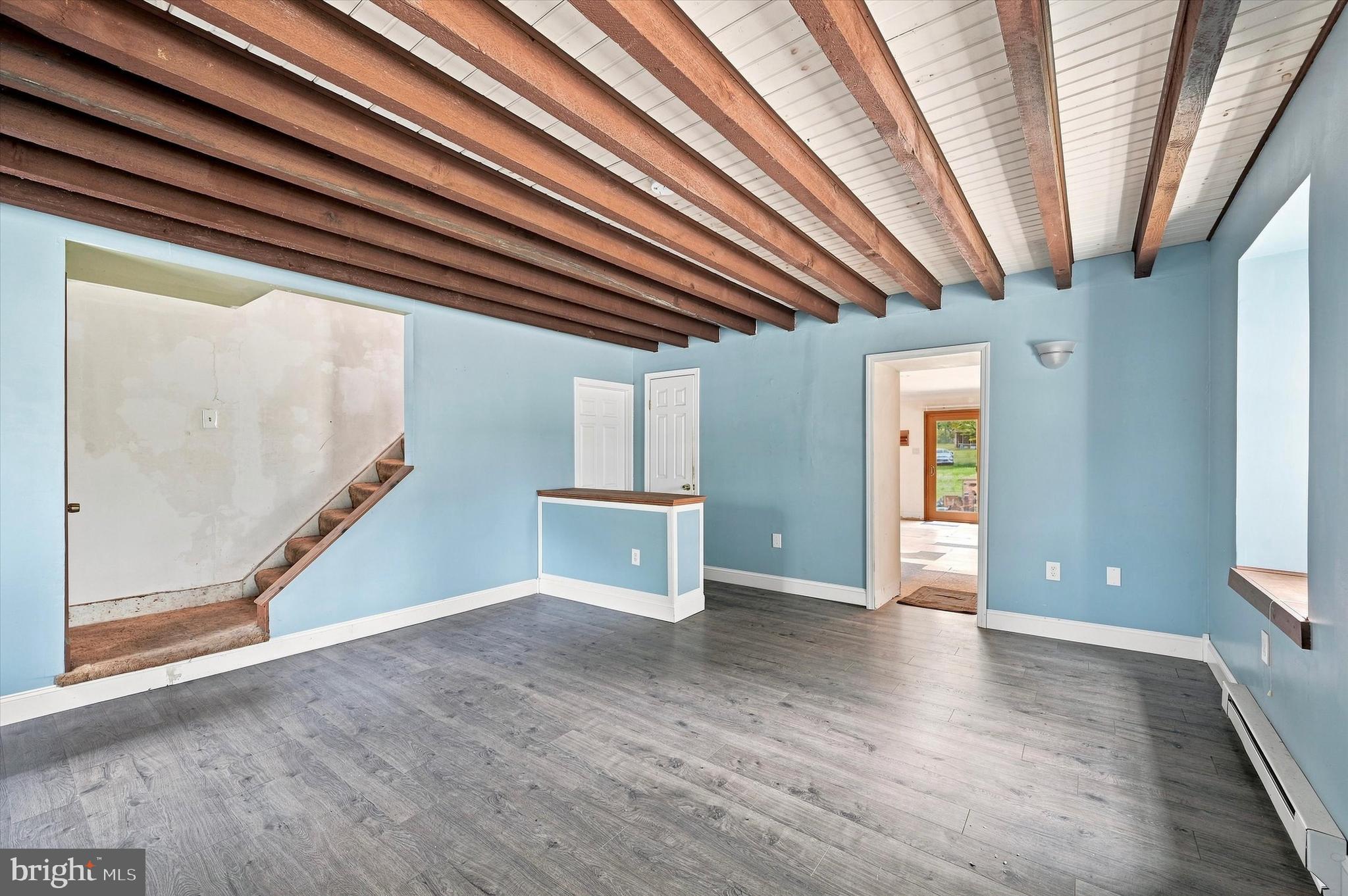 845 Upton Road Aston, PA 19014 - Photo 2 of 15 Living Room