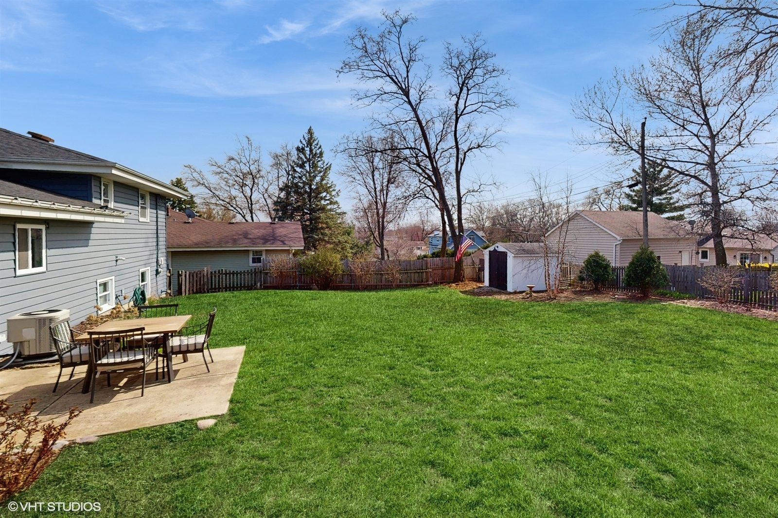 6040 Puffer Road Downers Grove, IL 60516 - Photo 24 of 29 a garden view with a seating space