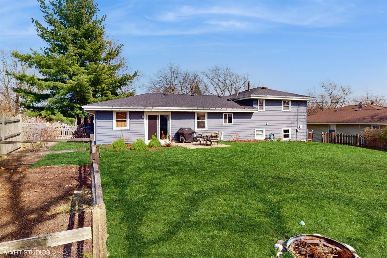 6040 Puffer Road Downers Grove, IL 60516 - Photo 25 of 29 a front view of a house with a yard