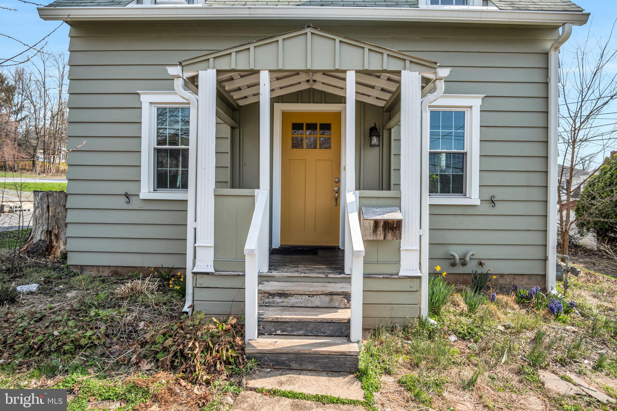 916 North Spring Street Middletown, PA 17057 - Photo 4 of 32 a front view of a house with a yard