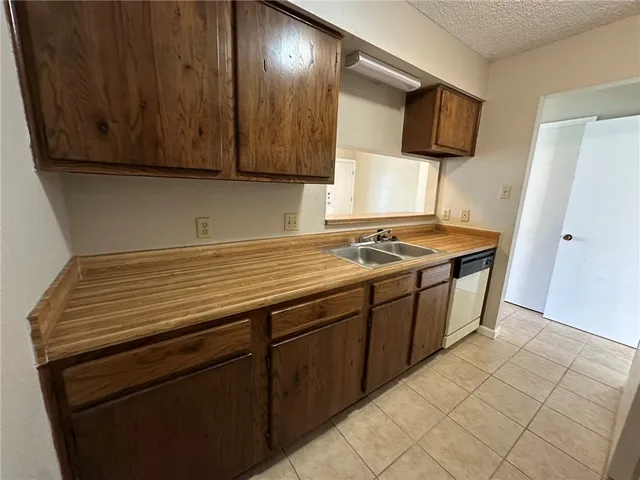 $1,100 | 4917 Delwood Street, Unit B4, Corpus Christi, TX 78413