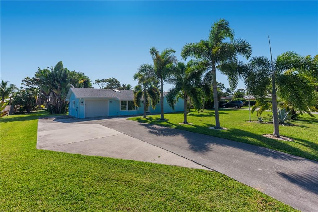 1453 Northwest Spruce Ridge Drive Stuart, FL 34994 - Photo 7 of 27 Gallery Image 7