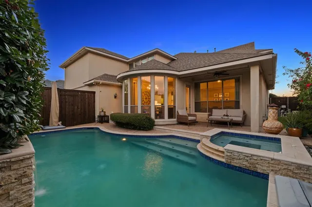 a view of a house with backyard and porch