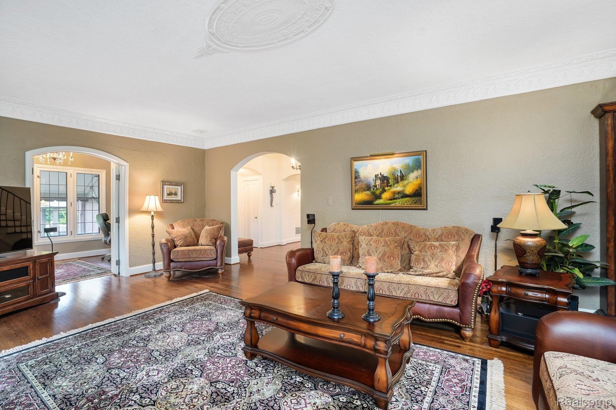 503 Washington Road Grosse Pointe, MI 48230 - Photo 4 of 25 10-web-or-mls-503 Washington Road Grosse Pointe-6.jpg