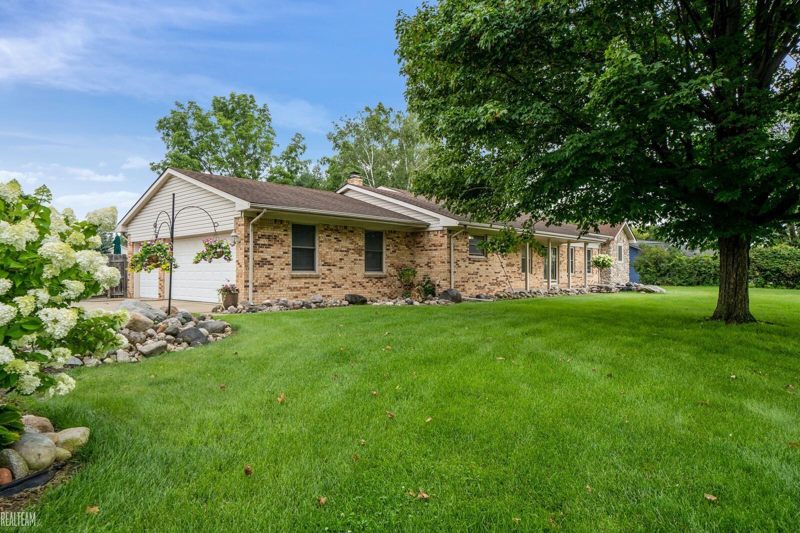 51701 Romeo Plank Road Macomb, MI 48042 - Photo 20 of 58 50176861-EE6AAC39-211D-41E1-99FC-44820526B4CA.JPG