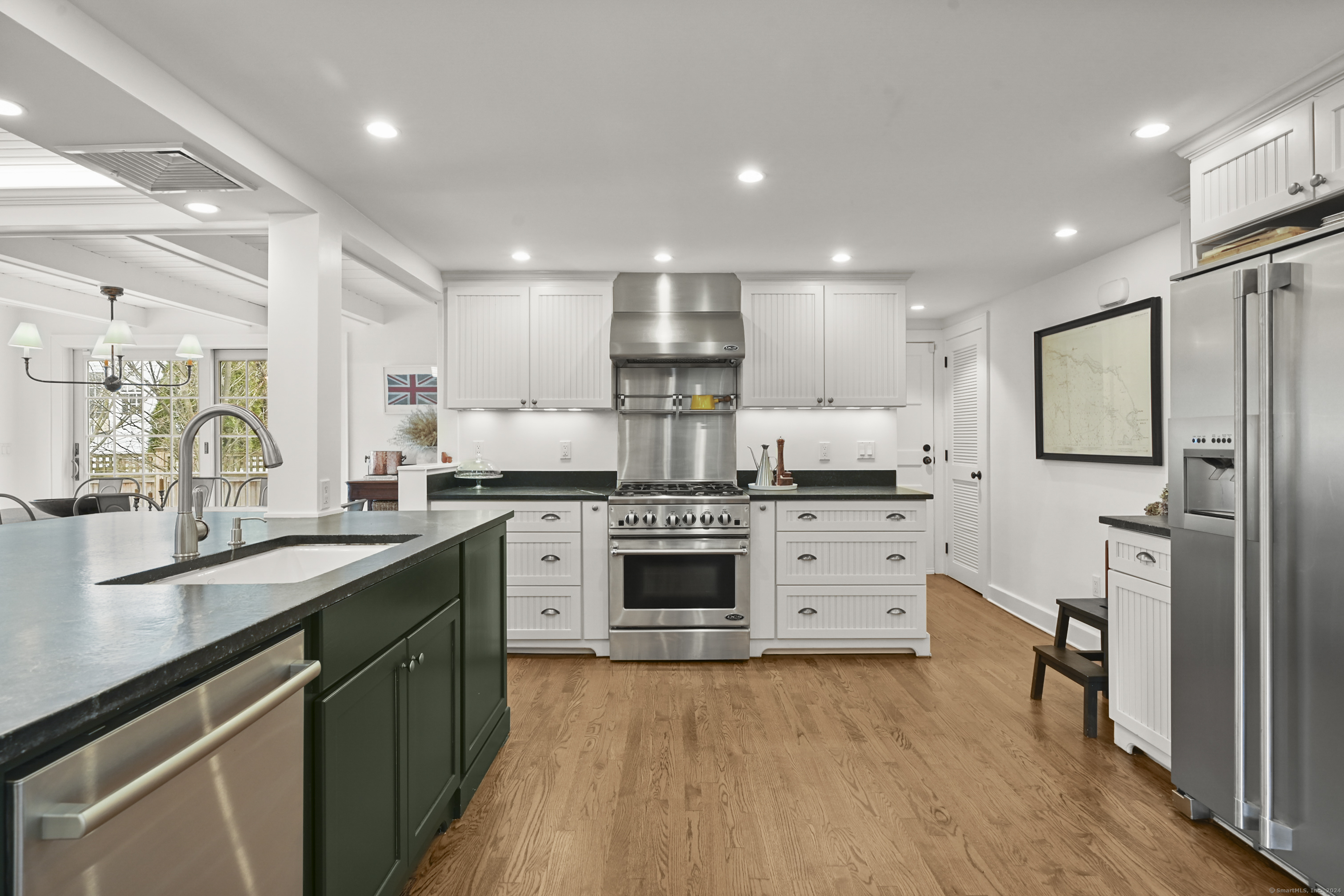 104 Roton Avenue Norwalk, CT 06853 - Photo 6 of 40