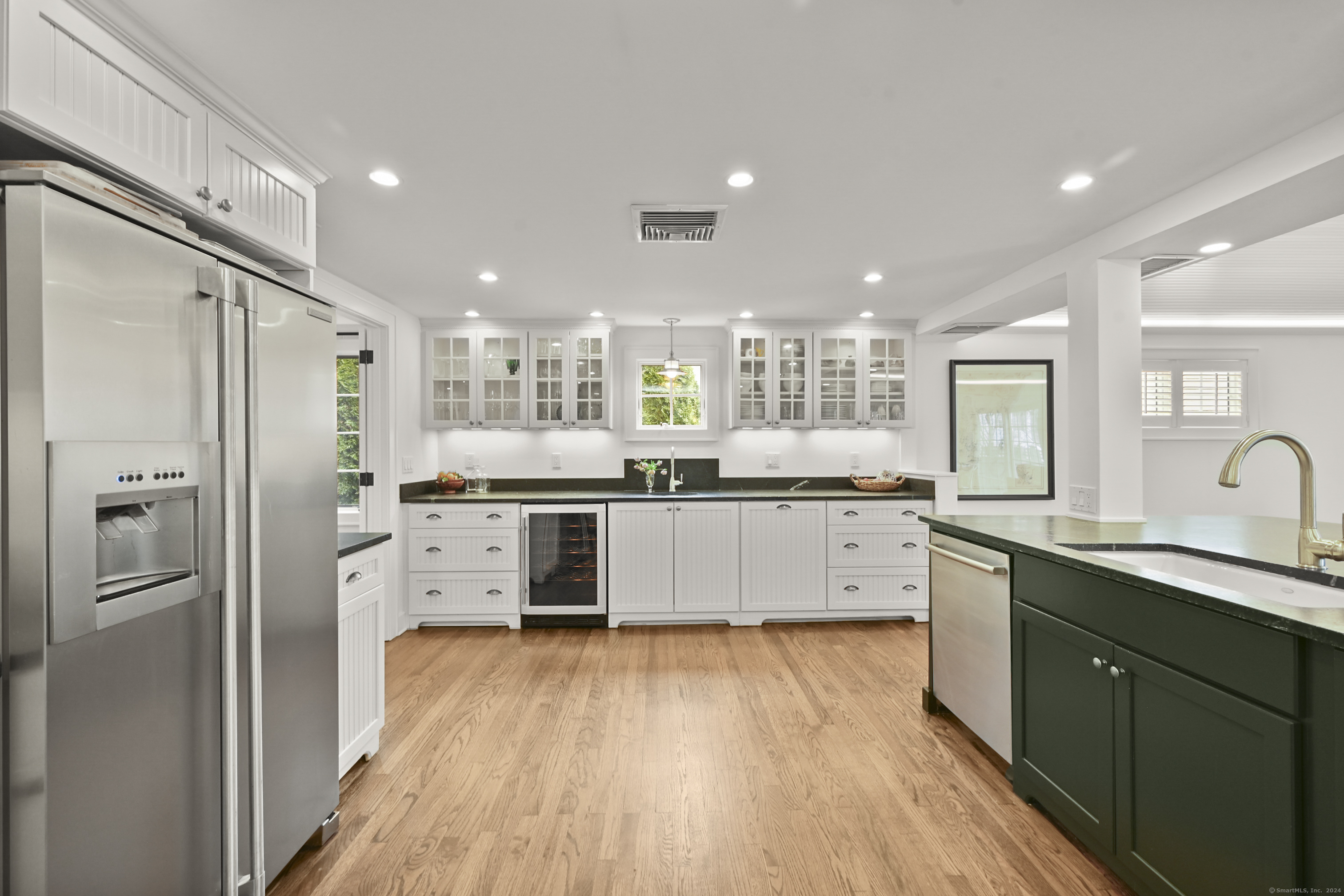 104 Roton Avenue Norwalk, CT 06853 - Photo 8 of 40