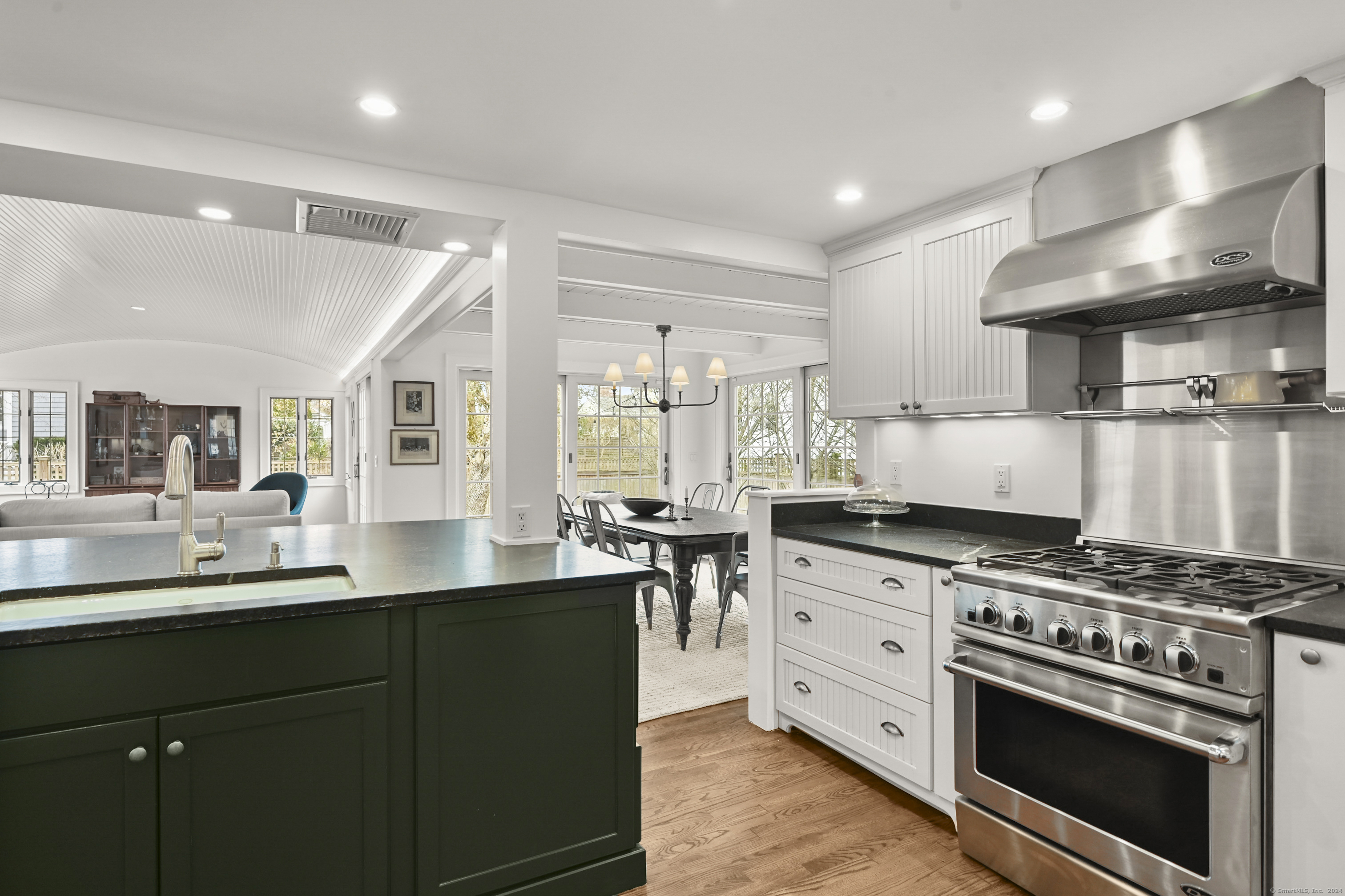 104 Roton Avenue Norwalk, CT 06853 - Photo 9 of 40