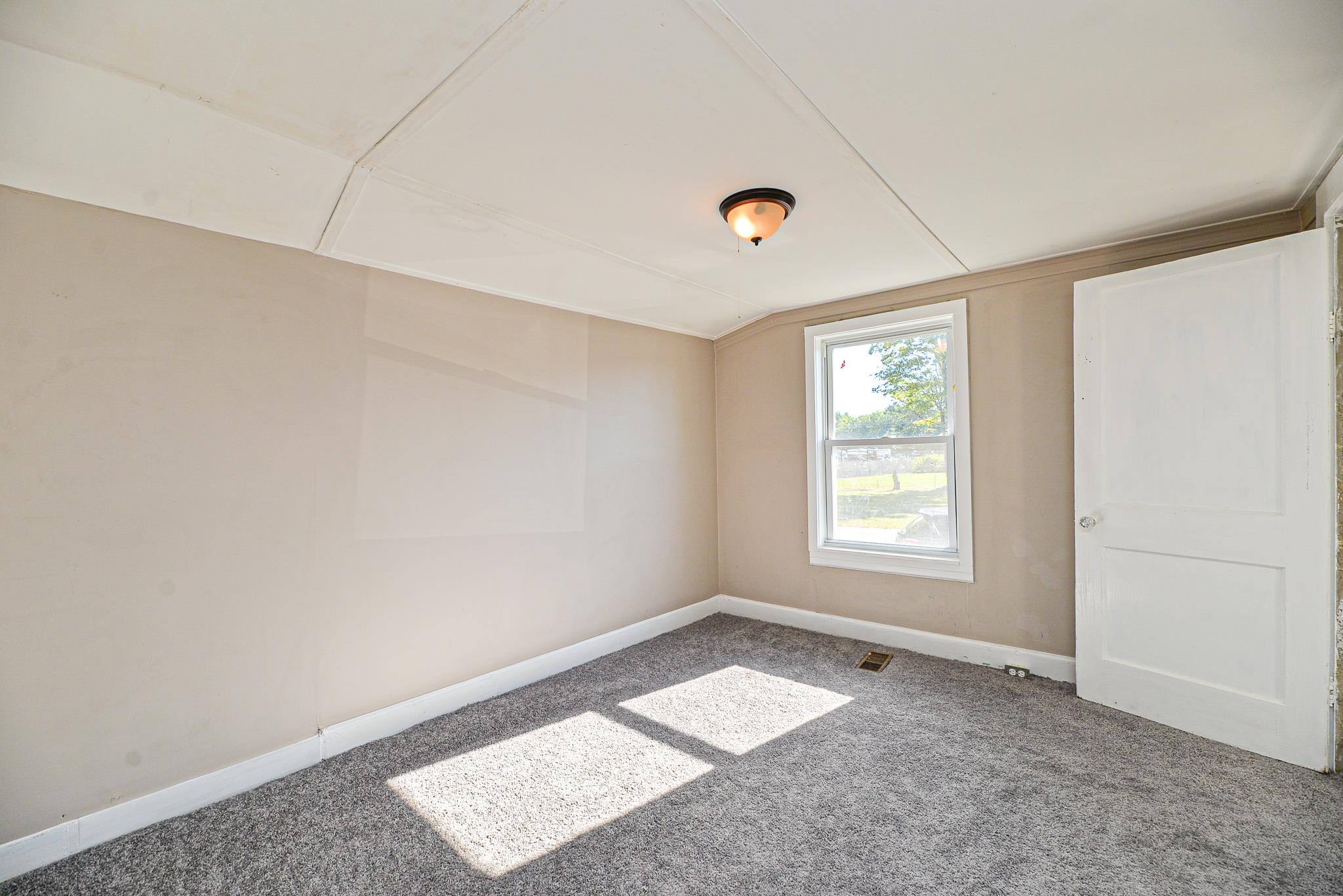 7 Flagg Road Rochester, NH 03839 - Photo 23 of 39