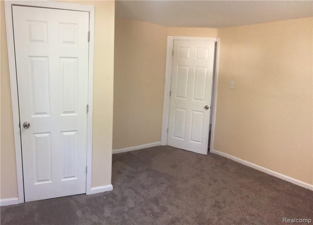 2985 Emmons Avenue Rochester, MI 48307 - Photo 27 of 39 24 UPSTAIRS BEDROOM.jpg