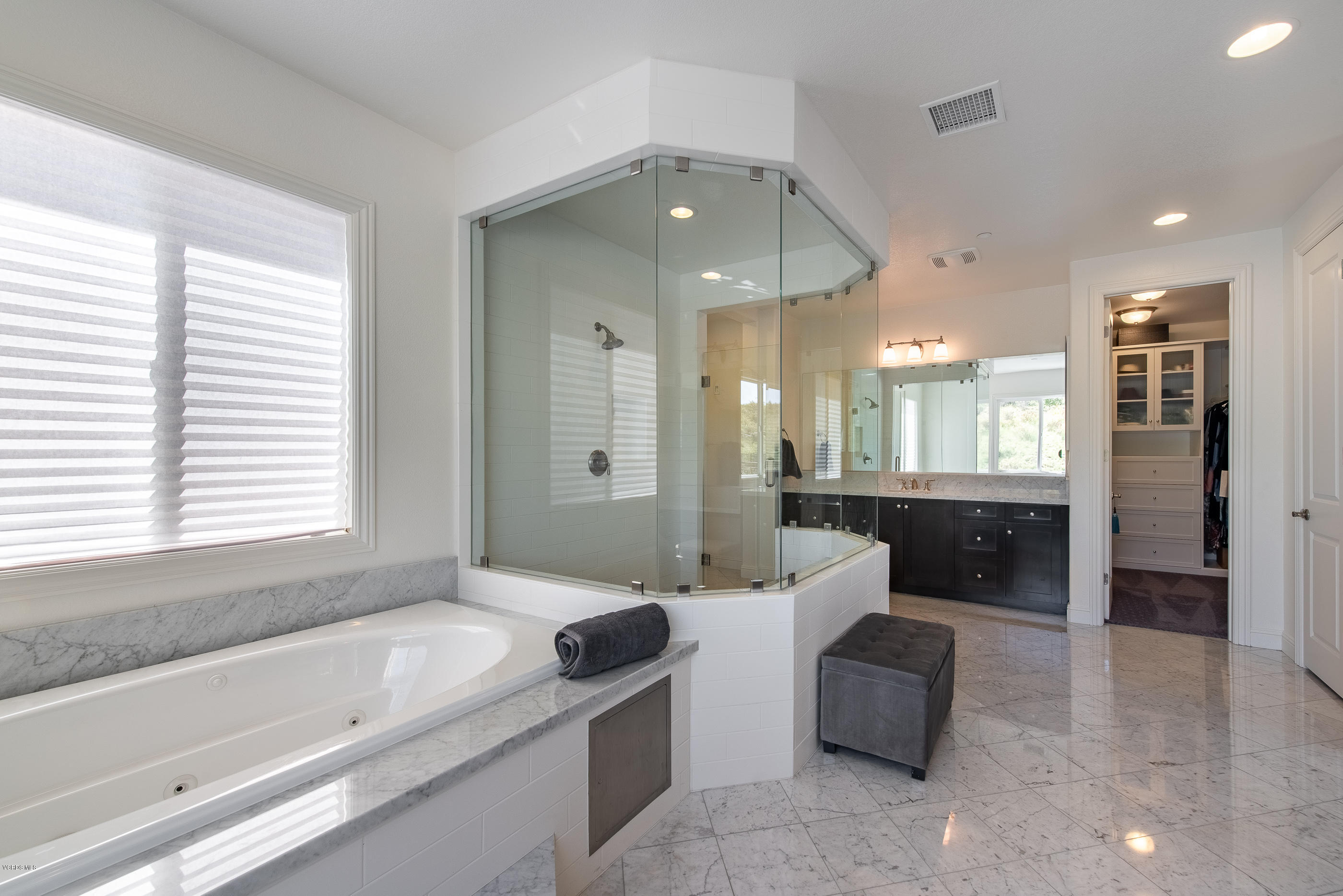 11276 Crenshaw Street Moorpark, CA 93021 - Photo 33 of 52 a large spacious bathroom with a large tub shower and fireplace