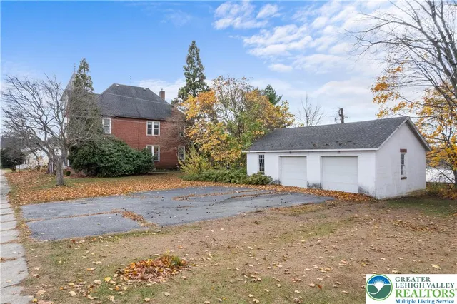 a view of a house with a outdoor space