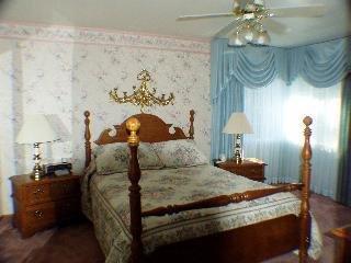 3065 Marc Way Santa Rosa, CA 95403 - Photo 7 of 10 a bedroom with a bed and a mirror