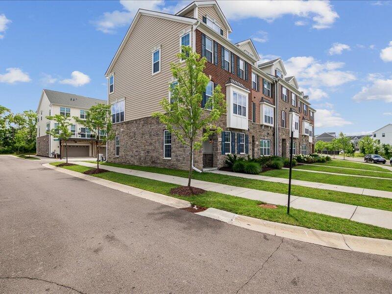 2805 Rathmore Ln. Ann Arbor, MI 48105 - Photo 3 of 45 02-2805-Rathmore-Ln--Ann-Arbor-MI-48105-