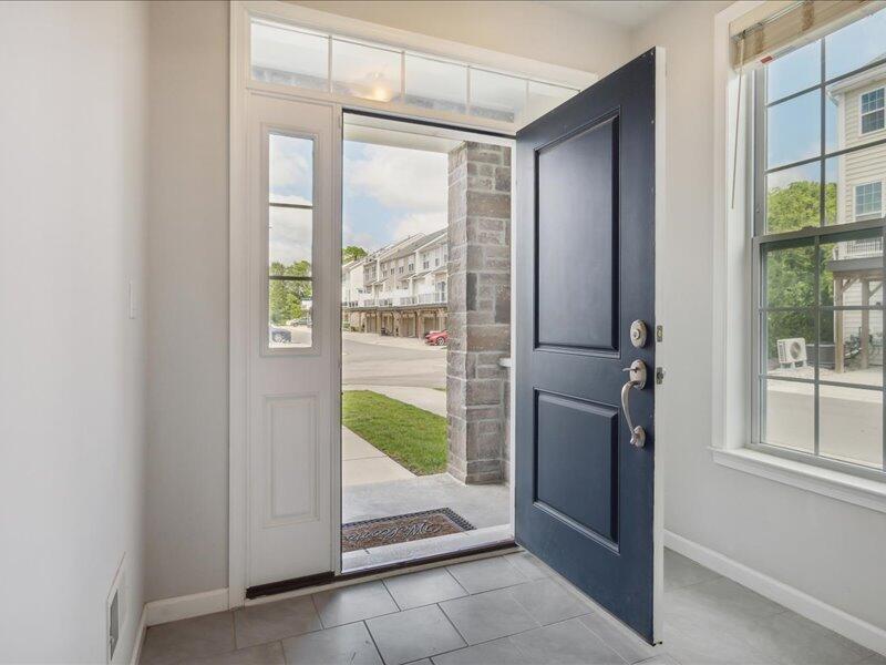 2805 Rathmore Ln. Ann Arbor, MI 48105 - Photo 6 of 45 07-2805-Rathmore-Ln--Ann-Arbor-MI-48105-