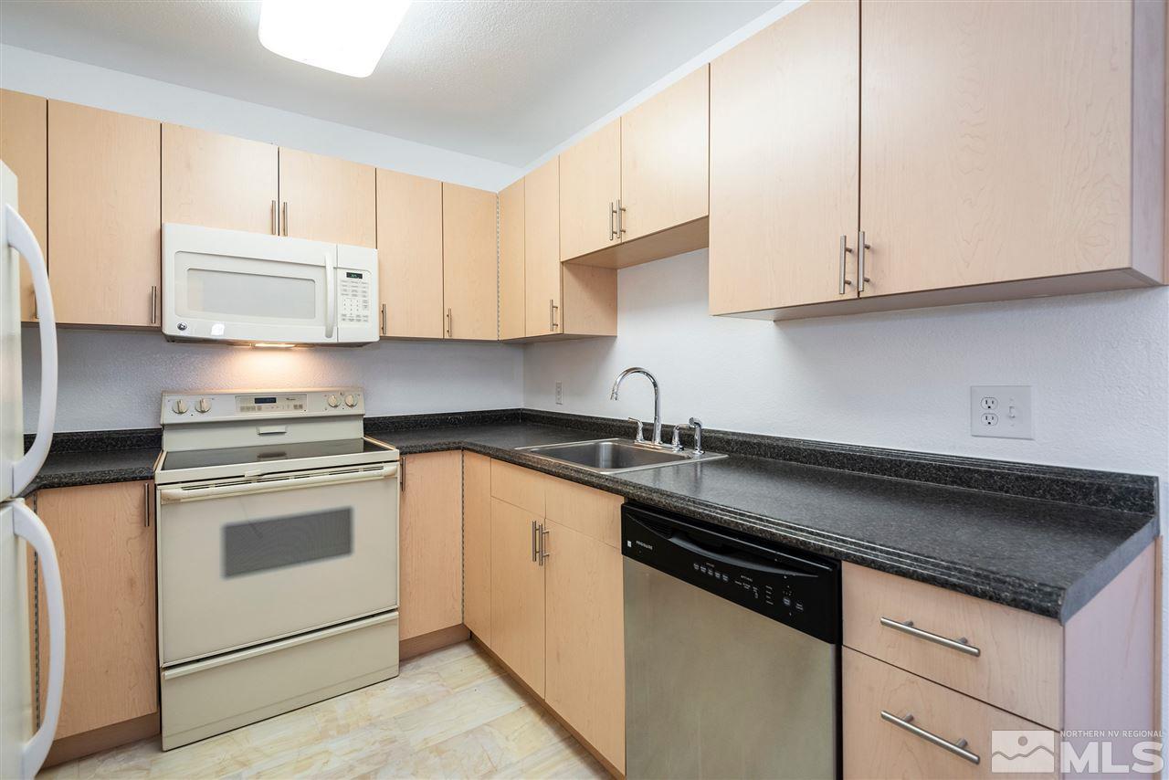 2100 Highview Court, Unit 7 Reno, NV 89512 - Photo 6 of 15 Photo 6