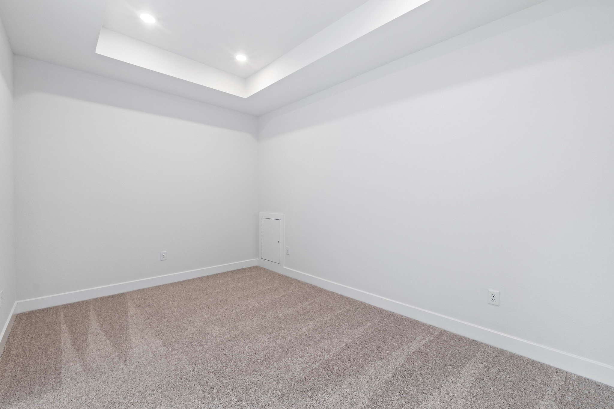 604 Lightstone Drive Georgetown, TX 78633 - Photo 21 of 39 an empty room with a workbench
