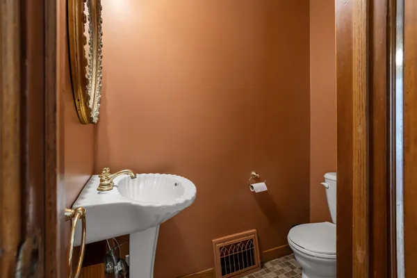 $425,000 | 906 Sheyenne Street, West Fargo, ND 58078