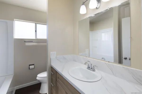 $2,100 | 975 East Washington Avenue, Unit E, El Cajon, CA 92020
