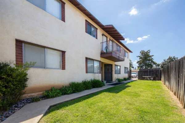 $2,100 | 975 East Washington Avenue, Unit E, El Cajon, CA 92020