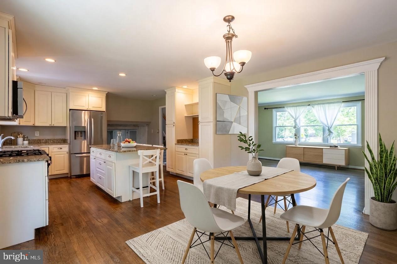 217 Brightdale Road Lutherville-Timonium, MD 21093 - Photo 10 of 29 Dining Room (Virtual Staged)