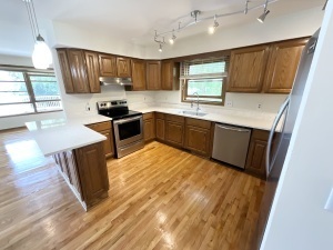 3344 Lake Drive Hartford, WI 53027 - Photo 12 of 36 KIT w SS Appliances