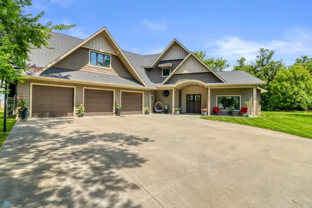 $1,100,000 | 8224 Memory Lane, Horace, ND 58047