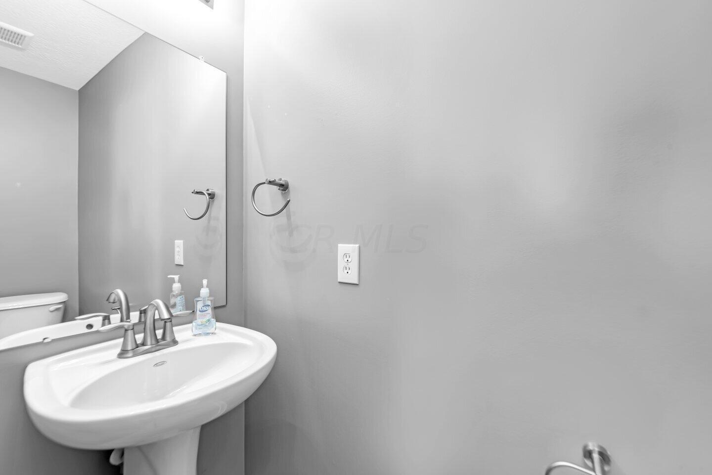 5934 Meehan Road Dublin, OH 43016 - Photo 10 of 26 Gallery Image 10