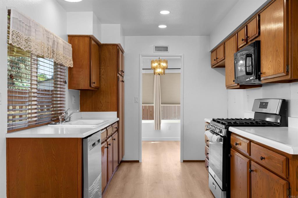 1549 Robbiejean Place El Cajon, CA 92019 - Photo 6 of 28