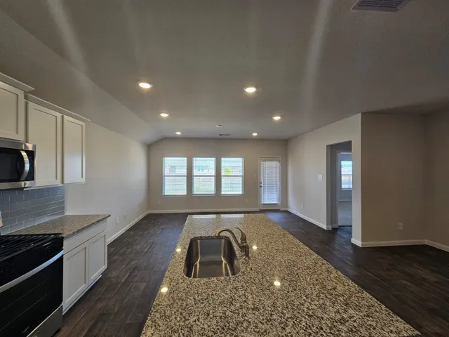 $1,850 | 412 Aylor Way, Lockhart, TX 78644