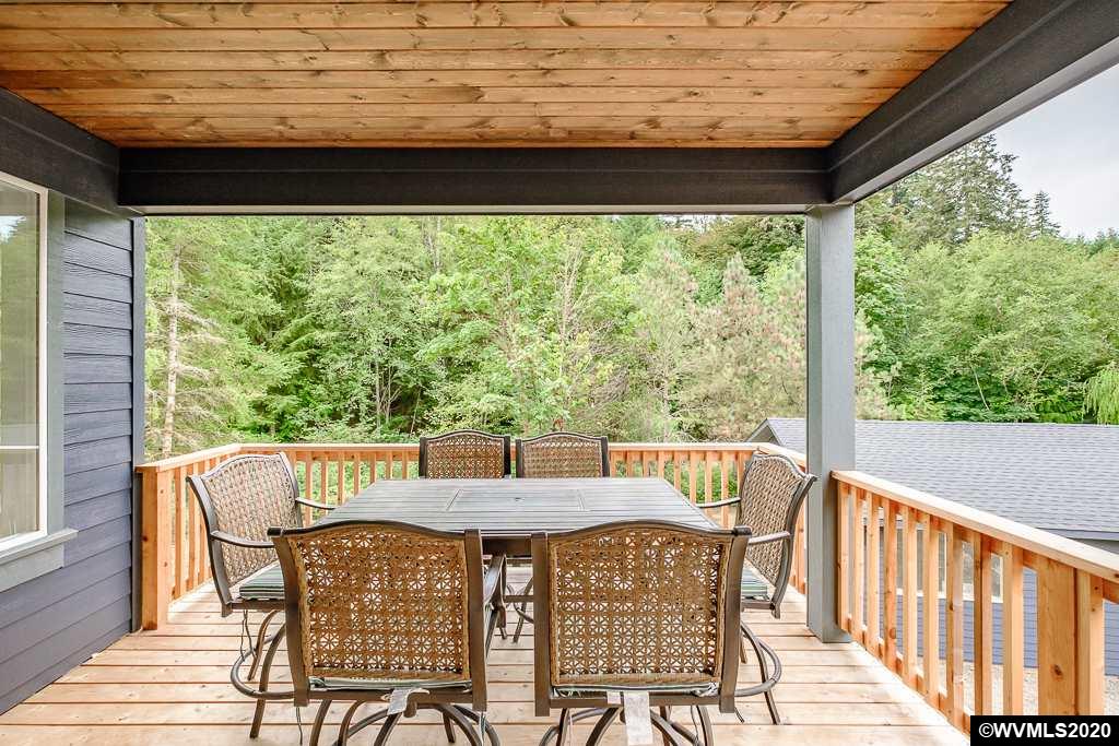 6055 Peaks View Road Scotts Mills, OR 97375 - Photo 17 of 42 Gallery Image 17