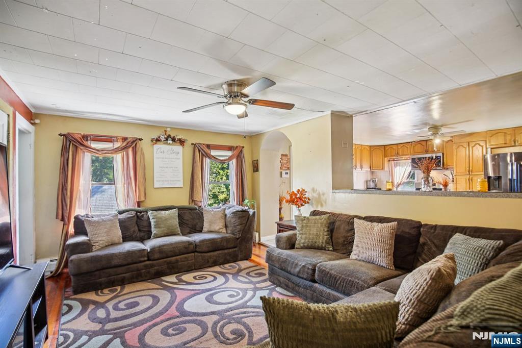 369 Queens Court Ridgewood, NJ 07450 - Photo 7 of 40 a living room with furniture and a large window
