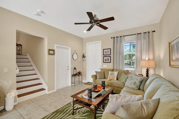 $382,500 | 7476 Sarentino Lane, Unit 121, Boynton Beach, FL 33437