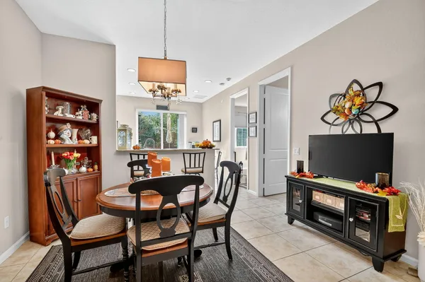 $382,500 | 7476 Sarentino Lane, Unit 121, Boynton Beach, FL 33437