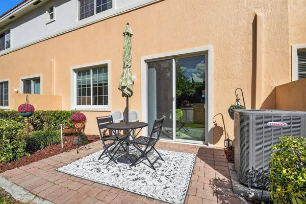 $382,500 | 7476 Sarentino Lane, Unit 121, Boynton Beach, FL 33437
