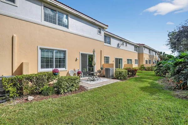$382,500 | 7476 Sarentino Lane, Unit 121, Boynton Beach, FL 33437